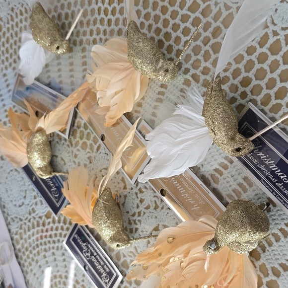 CHRISTMAS PEACOCK AND HUMMINGBIRD DECORATION - Picture 1 of 9